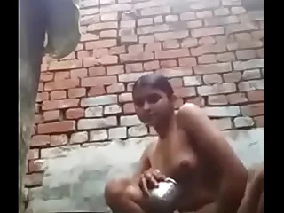 desi girl bathing and rubbing her pussy at hand front cammera