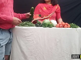 Sabji vechne Waali ko khule bazaar mein hi chod diya, real indian sex peel by jony darling